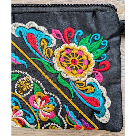 NEW Boho Ethnic Embroidered Wristlet Clutch Bag Colorful Bright Floral Fabric - Picture 3 of 8